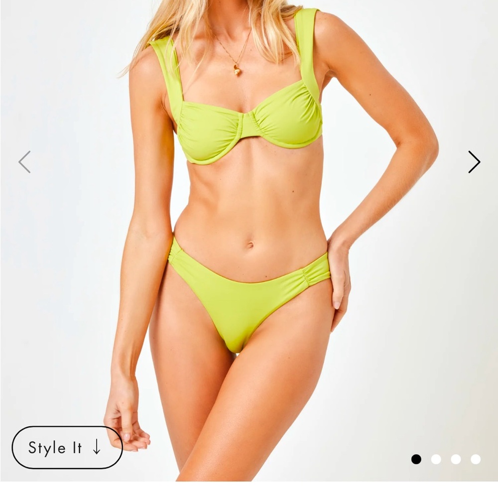 NWT Vibrant Bikini set by L*Space with Underwire Support. Medium Bottoms, DD Top